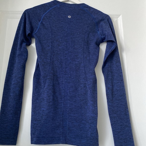 Lululemon almost brand new swiftly tech long sleeves in women size 4 - Picture 2 of 5